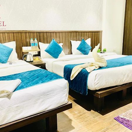 Qotel Hotel Rajouri Garden Above Ritu Marbles, Near Rajouri Garden Metro Station-Couple Friendly Nowe Delhi Zewnętrze zdjęcie