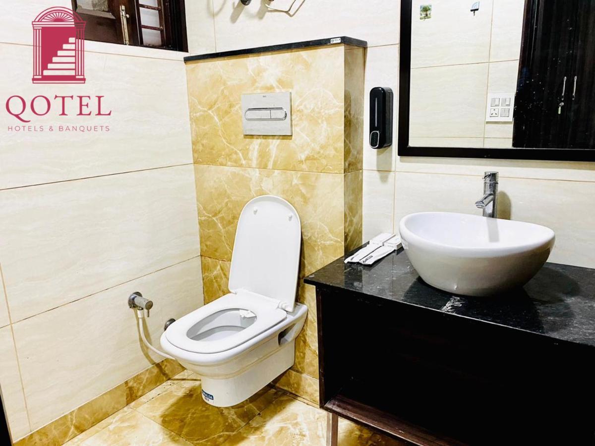 Qotel Hotel Rajouri Garden Above Ritu Marbles, Near Rajouri Garden Metro Station-Couple Friendly Nowe Delhi Zewnętrze zdjęcie