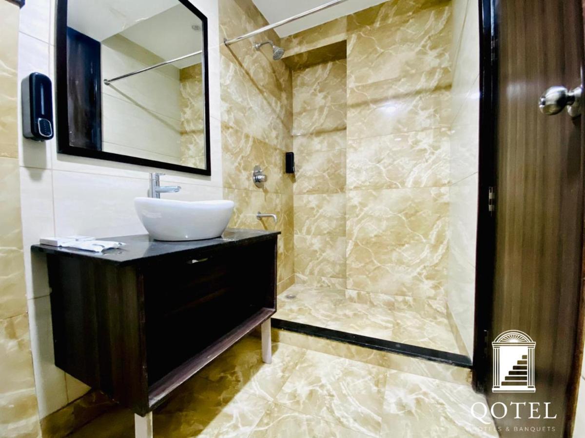 Qotel Hotel Rajouri Garden Above Ritu Marbles, Near Rajouri Garden Metro Station-Couple Friendly Nowe Delhi Zewnętrze zdjęcie