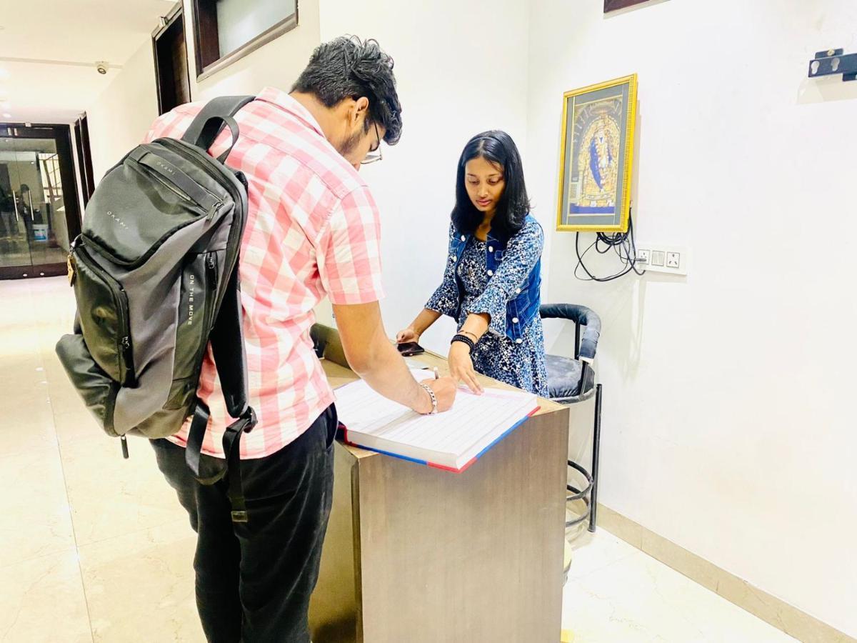 Qotel Hotel Rajouri Garden Above Ritu Marbles, Near Rajouri Garden Metro Station-Couple Friendly Nowe Delhi Zewnętrze zdjęcie
