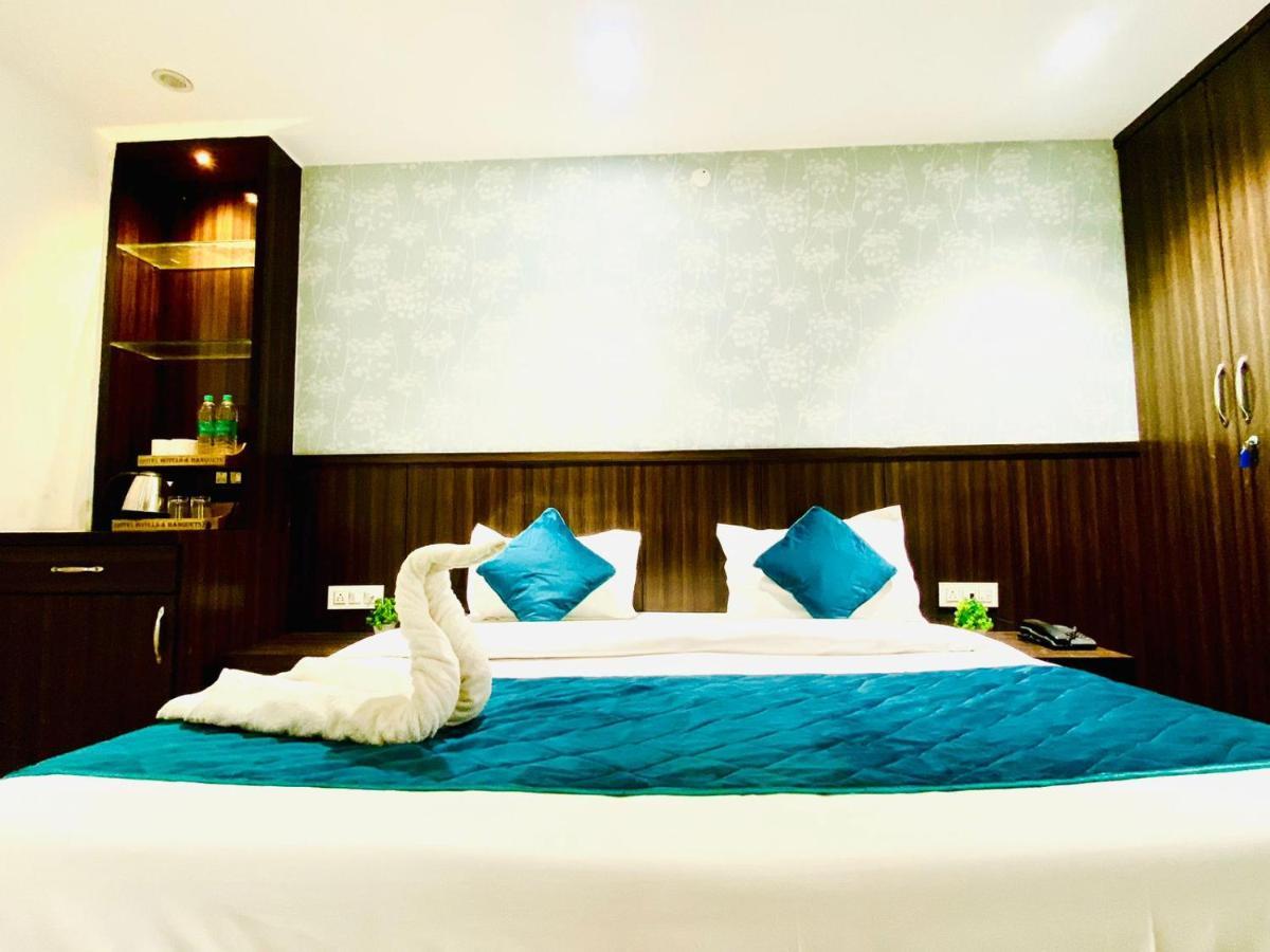 Qotel Hotel Rajouri Garden Above Ritu Marbles, Near Rajouri Garden Metro Station-Couple Friendly Nowe Delhi Zewnętrze zdjęcie
